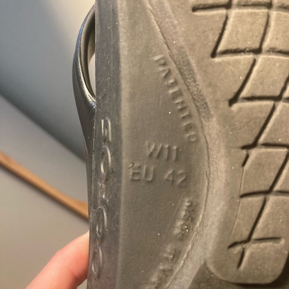 OOFOS Black Comfort Sandals - Picture 5 of 8